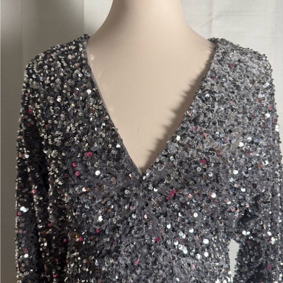 Forever 21 Silver Sequin Mini Dress - Picture 3 of 8